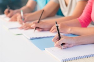 不幸を招く危ない筆跡5つ　文字を斜めに書く人は挫折しがちな人生に!?