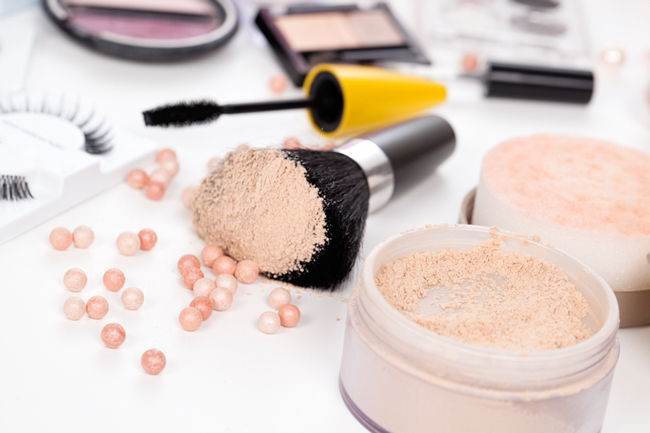 【断捨離風水】古いメイク用品を使っていると、老けるスピードが速くなる!?