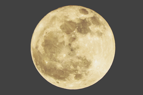 9月28日は牡羊座のスーパームーン！　月食満月の力で新しく生まれ直そう！